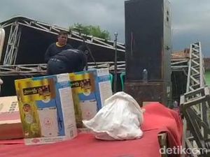 Tenda Diterjang Angin, Acara Promosi Obat Pertanian di Bojonegoro Buyar Tenda Diterjang Angin, Acara Promosi Obat Pertanian di Bojonegoro Buyar