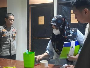 Tersangka Raibnya Dana Nasabah Bank Sulselbar di Mamuju Dilimpahkan ke Jaksa Tersangka Raibnya Dana Nasabah Bank Sulselbar di Mamuju Dilimpahkan ke Jaksa