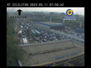 Tol Cililitan Arah Cawang Padat Merayap Pagi Ini