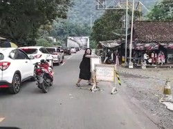 5 Fakta Emak-emak Heroik Berdaster Kawal Ambulans di Sukabumi