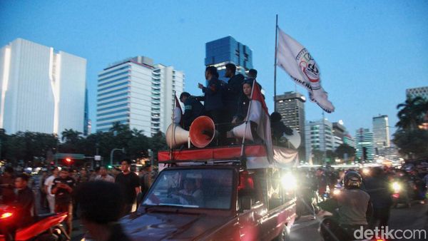 Aksi Mahasiswa Peringati 25 Tahun Tragedi 12 Mei