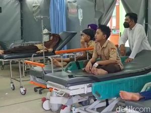 Belasan Siswa SD di Probolinggo Diduga Keracunan Teh Kemasan Kedaluwarsa Belasan Siswa SD di Probolinggo Diduga Keracunan Teh Kemasan Kedaluwarsa