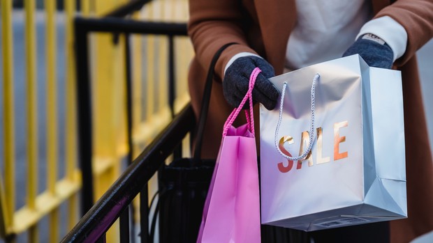 cara mengelola uang ala China adalah pandai menawarkan dan senang berburu barang promo