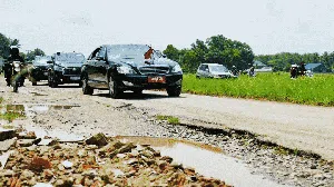 Bingkai Sepekan: Jalan Rusak di RI Capai Ribuan Kilometer, Nggak Cuma Lampung