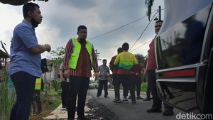 Bobby Datangi Lokasi Kadis Bina Marga Ngamuk Aspal Rp 1,5 M Terkelupas