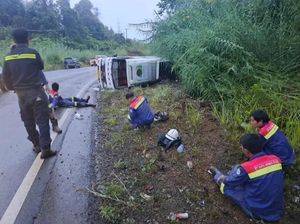 Bus Perusahaan Angkut 12 Karyawan di Lutim Terguling, Penumpang Luka-luka