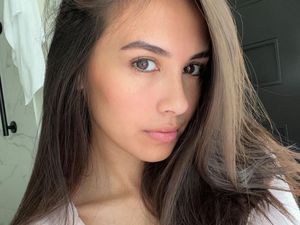 Foto Model yang Kloning Diri Sendiri Pakai AI untuk Dibagikan ke Seribu Pacar