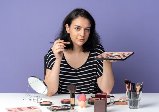Cermati pemilihan makeup