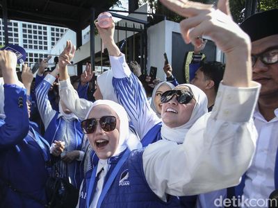 Deretan Artis Bacaleg PAN yang Daftar ke KPU
