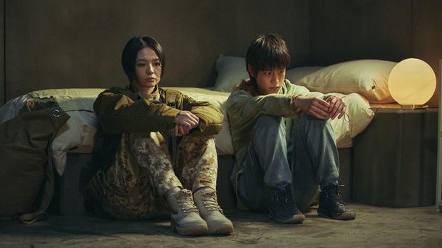 Black Knight (L to R) Esom as Seol-ah, Kang You-seok as Sa-wol in Black Knight Cr. Kim Jin-young/Netflix © 2023