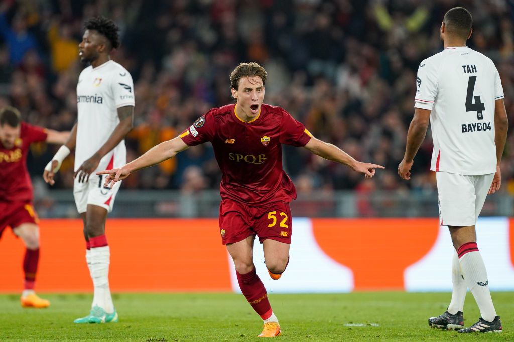 ROME, ITALY - MAY 11: Edoardo Bove of AS Roma celebrates after scoring his team's first goal during the UEFA Europa League semi-final first leg match between AS Roma and Bayer 04 Leverkusen at Stadio Olimpico on May 11, 2023 in Rome, Italy. (Photo by Giuseppe Maffia/DeFodi Images via Getty Images)