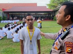 Viral Casis Bintara Polisi di Riau Tes Pakai Baju Robek, Kisahnya Bikin Haru
