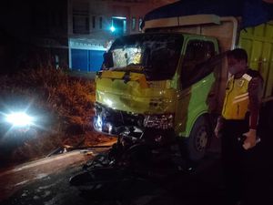 Lansia di Jambi Tewas Usai Motornya Ditabrak Truk Batu Bara Lansia di Jambi Tewas Usai Motornya Ditabrak Truk Batu Bara