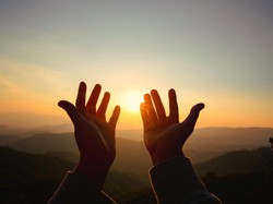 Bacaan Dzikir Pagi Sesuai Sunnah: Arab, Latin, dan Artinya