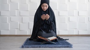 Hadits Anjuran Sholat di Rumah bagi Perempuan