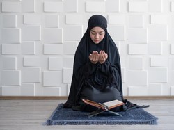 Hadits Anjuran Sholat di Rumah bagi Perempuan