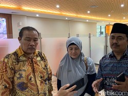 Jenguk ke Rutan Bareskrim, Ibunda Sebut Andi Pangerang Jadi Marbut dan Imam