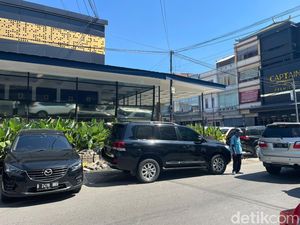 Duduk Perkara Cekcok Ketua RT soal Ruko Makan Badan Jalan dan Tutup Saluran Duduk Perkara Cekcok Ketua RT soal Ruko Makan Badan Jalan dan Tutup Saluran