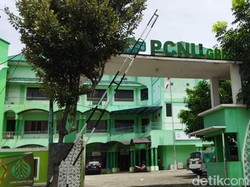PCNU Gresik Beri Syarat ke Hanan Attaki Kalau Mau Dakwah di Kota Pudak