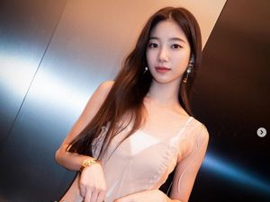 Bikin Salfok, Outfit Kazuha LE SSERAFIM Sold Out Usai Digosipkan Pacaran Bikin Salfok, Outfit Kazuha LE SSERAFIM Sold Out Usai Digosipkan Pacaran
