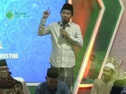 Mengenal KH Anwar Zahid yang Roasting Ustaz Hanan Attaki