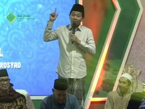 Mengenal KH Anwar Zahid yang Roasting Ustaz Hanan Attaki Mengenal KH Anwar Zahid yang Roasting Ustaz Hanan Attaki