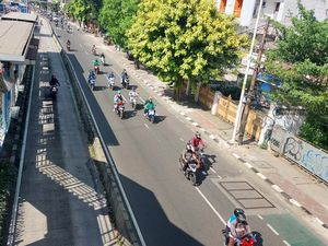 Bandel! Pemotor di Mampang Jaksel Terobos Busway Padahal Lalin Lancar