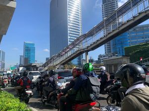 Lalin Jl Gatot Subroto Macet Pagi Ini, Warga: Sudah Nggak Kaget