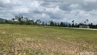 6 Potret Terkini Stadion Siosar Berbiaya Rp 33 M yang Tak Bisa Digunakan