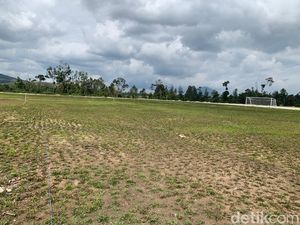 6 Potret Terkini Stadion Siosar Berbiaya Rp 33 M yang Tak Bisa Digunakan 6 Potret Terkini Stadion Siosar Berbiaya Rp 33 M yang Tak Bisa Digunakan