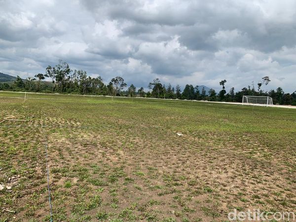 6 Potret Terkini Stadion Siosar Berbiaya Rp 33 M yang Tak Bisa Digunakan