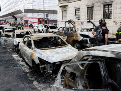 Ledakan Dahsyat Guncang Milan Italia, Mobil-mobil Hangus Terbakar