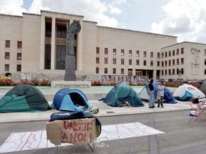 Mahasiswa Italia Gelar Tenda di Pinggir Jalan, Protes Sewa Rumah Mahal