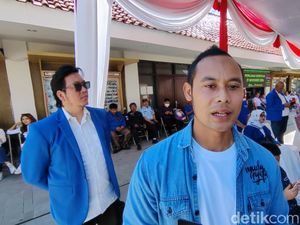Pernah Bawa Persib Juara, Atep Optimis Duduk di Kursi DPRD Jabar Pernah Bawa Persib Juara, Atep Optimis Duduk di Kursi DPRD Jabar