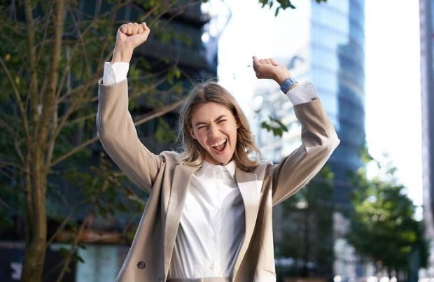 Memuji Diri Sendiri saat Berhasil. Foto freepik.com: benzoix Memuji Diri Sendiri saat Berhasil. Foto freepik.com: benzoix