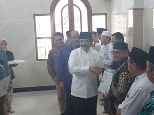 Menteri ATR/BPN Serahkan 75 Sertifikat Tanah Wakaf di Yogyakarta