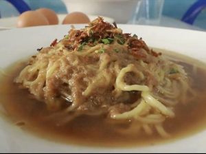 Menyantap Mie Koba, Mie Berkuah Ikan Tenggiri Khas Bangka yang Lezat Menyantap Mie Koba, Mie Berkuah Ikan Tenggiri Khas Bangka yang Lezat