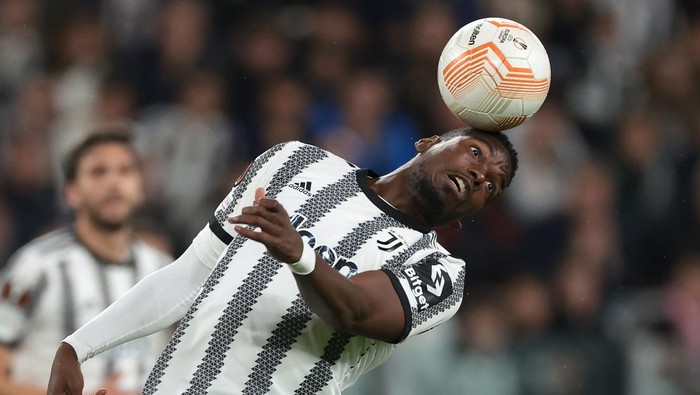 TURIN, ITALY - MAY 11: Paul Pogba of Juventus juggles the ball with his head during the UEFA Europa League semi-final first leg match between Juventus and Sevilla FC at Juventus Stadium on May 11, 2023 in Turin, Italy. (Photo by Jonathan Moscrop/Getty Images)