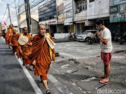 Kisah Perjuangan 32 Biksu Jalani Ritual Jalan Kaki Thailand-Indonesia