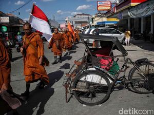 Deretan Foto Biksu Berjalan Kaki dari Thailand Menuju Candi Borobudur Deretan Foto Biksu Berjalan Kaki dari Thailand Menuju Candi Borobudur