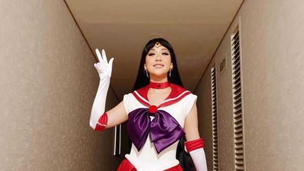 Foto: Gaya Artis Cosplay Saat Hadir di Pesta Ultah Geng Aries