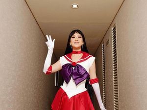 Foto: Gaya Artis Cosplay Saat Hadir di Pesta Ultah Geng Aries