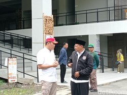 Wagub Uu Datangi Gedung Creative Center yang Pakai Lift Bekas