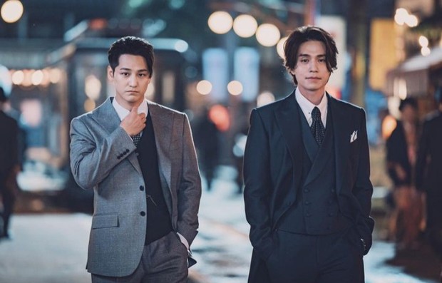 Potret Kim Bum dalam drama Tale of The Nine Tailed 1938 bersama Lee Dong Wook/Foto: instagram.com/k.kbeom Kim Bum dan Lee Dong Wook