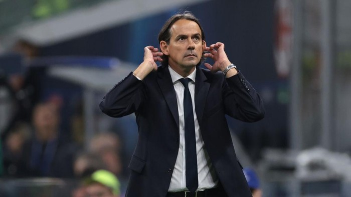 MILAN, ITALY - MAY 10: Simone Inzaghi Head coach of FC Internazionale reacts during the UEFA Champions League semi-final first leg match between AC Milan and FC Internazionale at San Siro on May 10, 2023 in Milan, Italy. (Photo by Jonathan Moscrop/Getty Images)
