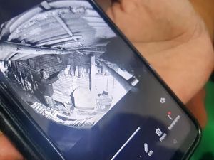 Aneh! Motif Tukang Bangunan Siram Air Aki ke Jemuran Tetangga Hanya Iseng Aneh! Motif Tukang Bangunan Siram Air Aki ke Jemuran Tetangga Hanya Iseng