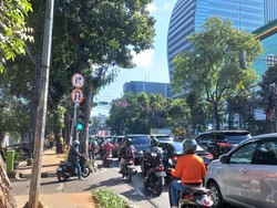 Lalin Pasar Minggu Macet, Warga: Naik Angkutan Umum atau Motor Sama Saja