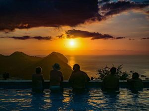 Sunset Syahdu di Labuan Bajo Sunset Syahdu di Labuan Bajo