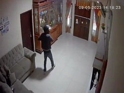 Aksi Santuy Maling Bobol Rumah di KBB yang Ditinggal Pemilik Umrah
