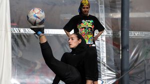 Trik-trik Menarik Pesepakbola Freestyle di Iran